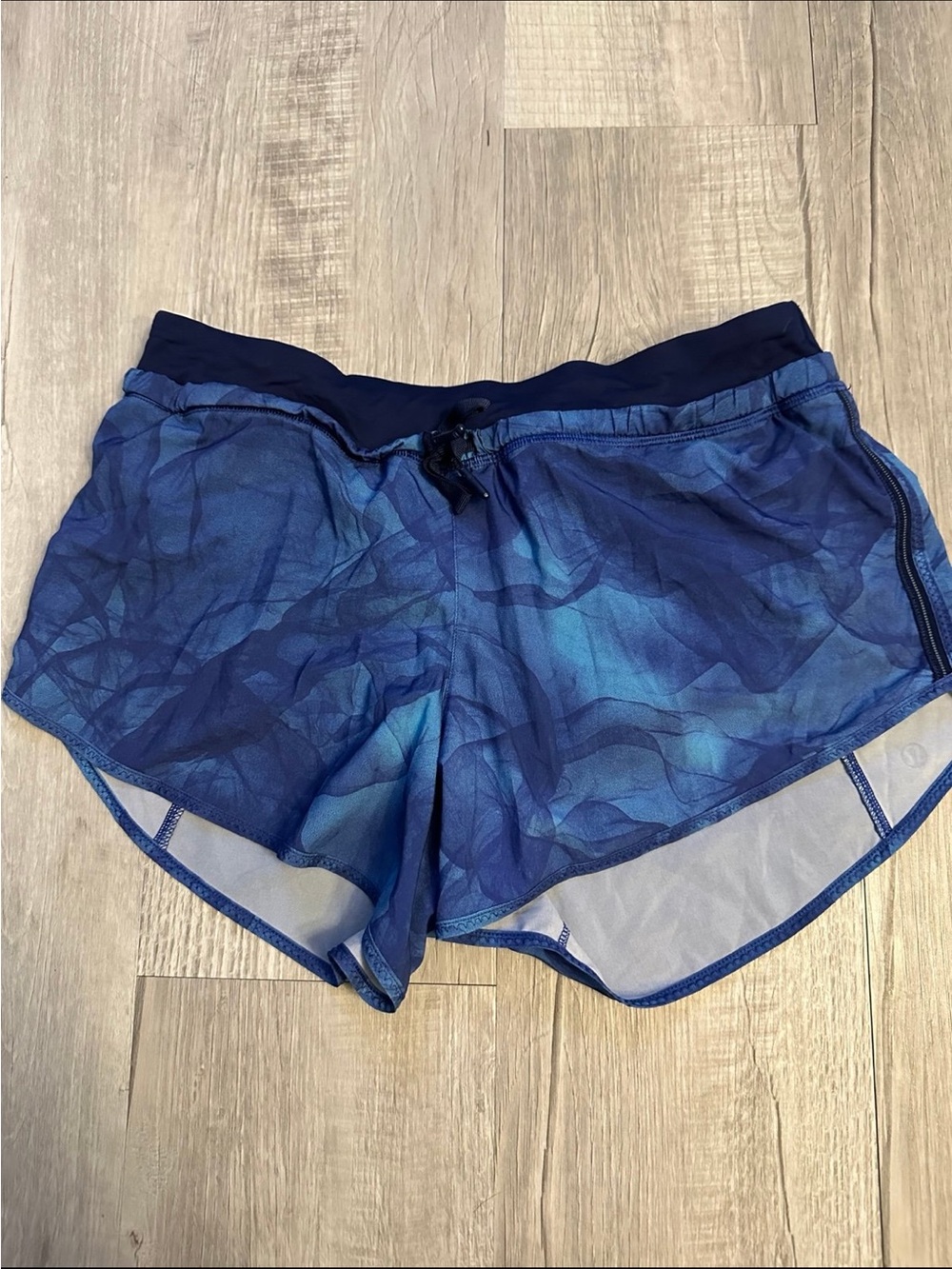 Lululemon Blue Run It Out Shorts (Size 6, 3”)